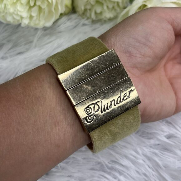 Plunder Design Fashion Jewelry Page Velvet Crystal Embellished Magnet Bracelet - Picture 3 of 5